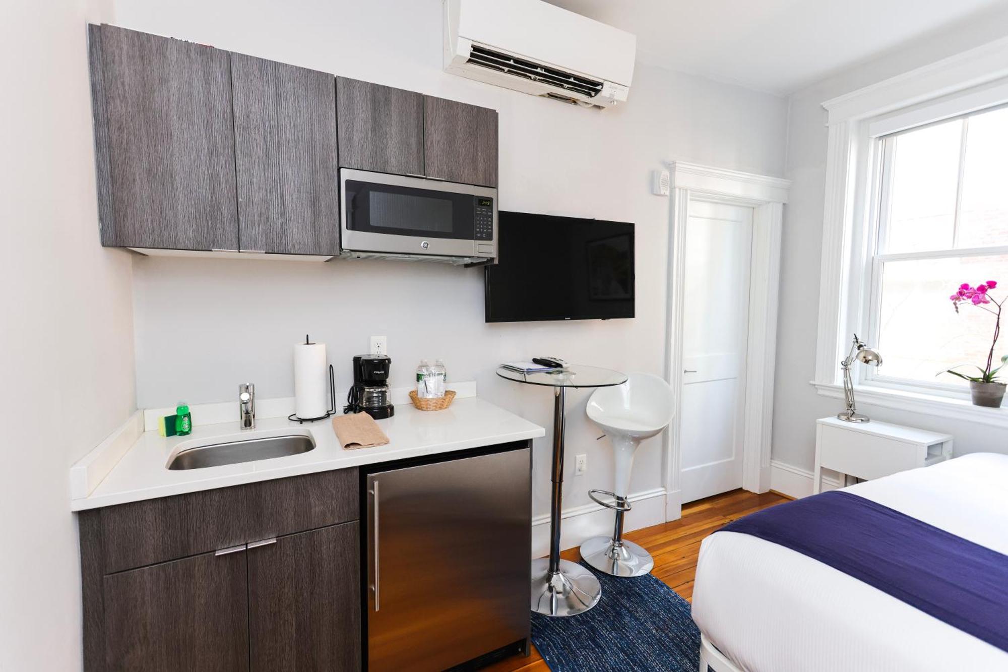 A Stylish Stay W/ A Queen Bed, Heated Floors.. #26 Brookline Ngoại thất bức ảnh